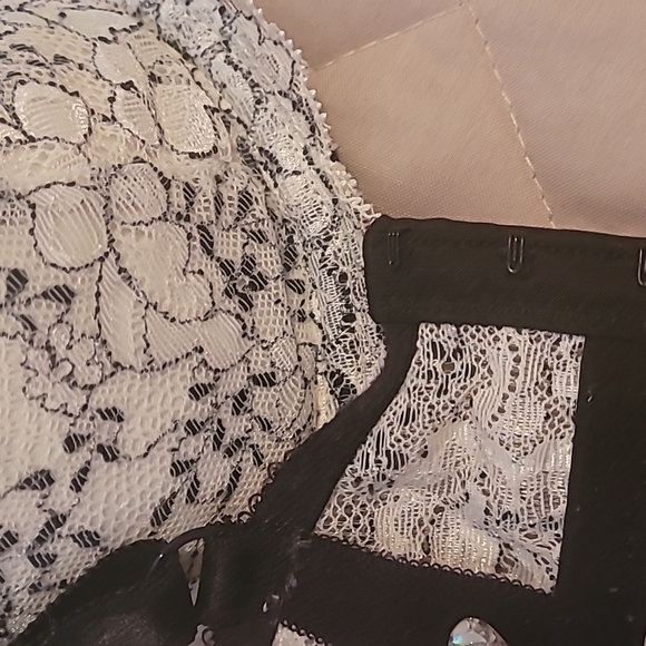 Victoria Secret Bra - Picture 5 of 8